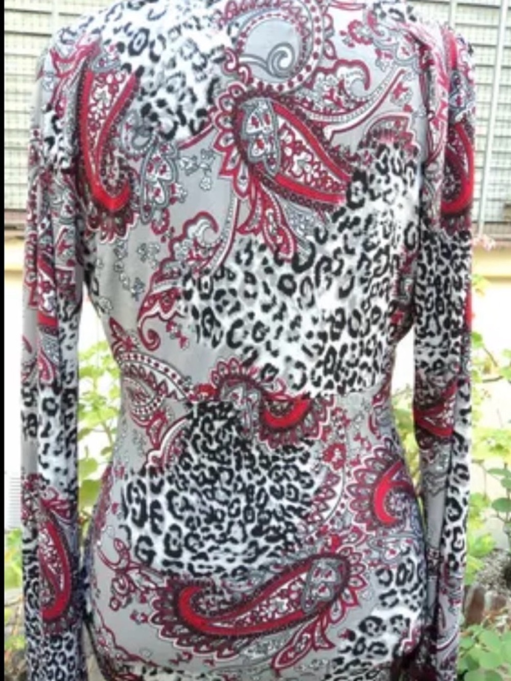 Bisou Bisou Gray and Red Paisley Blouse - Picture 2 of 8